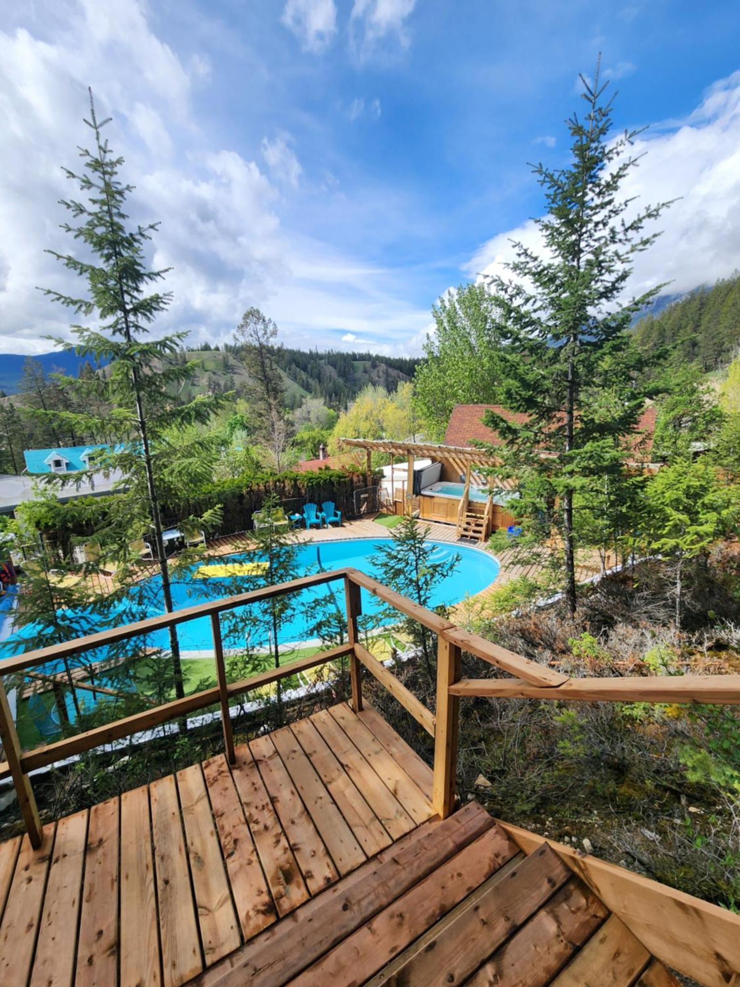 Motel Tyrol Radium Hot Springs Zewnętrze zdjęcie