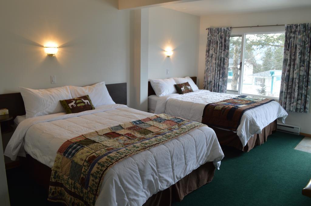 Motel Tyrol Radium Hot Springs Zewnętrze zdjęcie