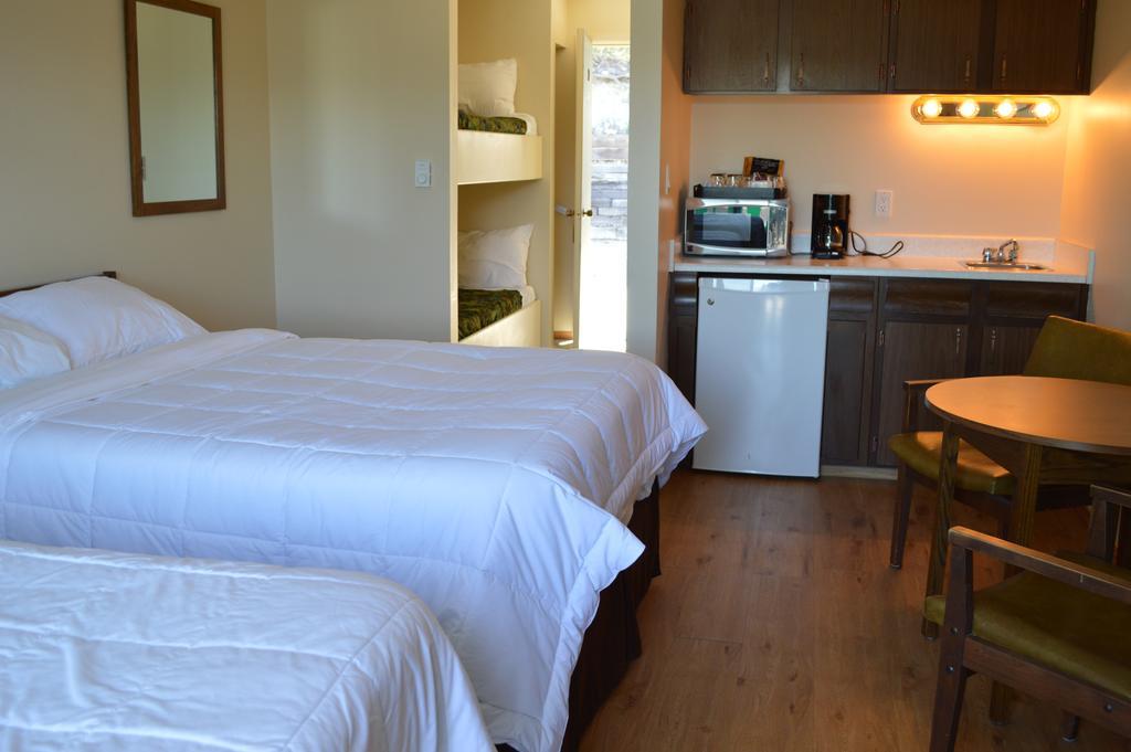 Motel Tyrol Radium Hot Springs Zewnętrze zdjęcie