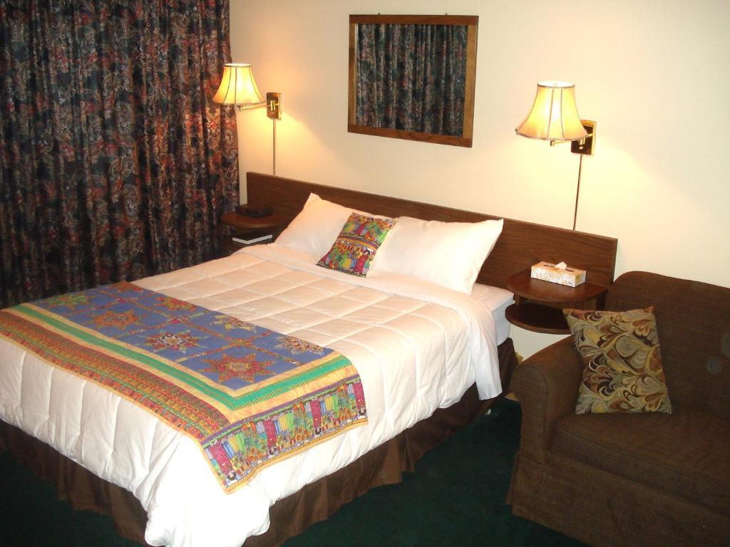 Motel Tyrol Radium Hot Springs Zewnętrze zdjęcie